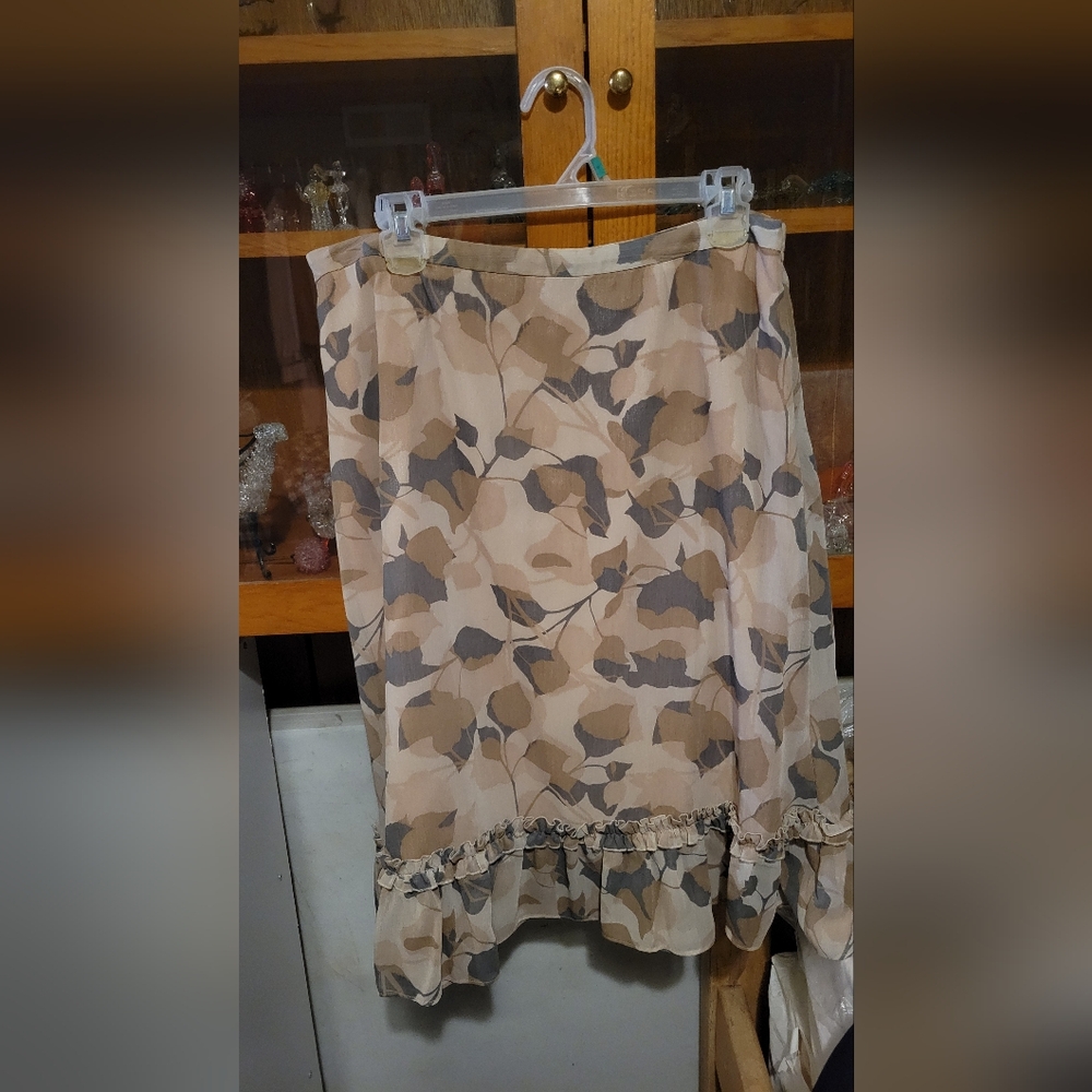 Elegant Beige Floral Skirt